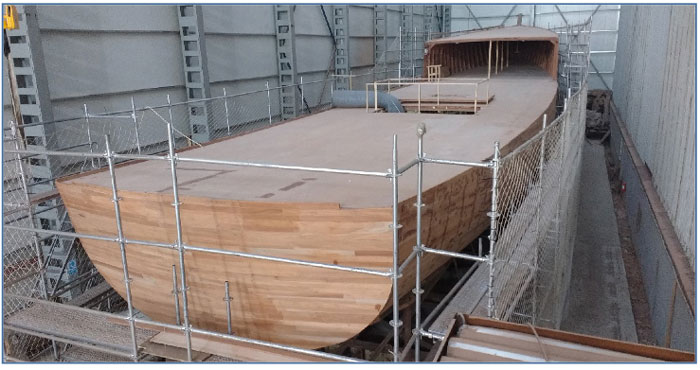 La Calypso prende fuoco