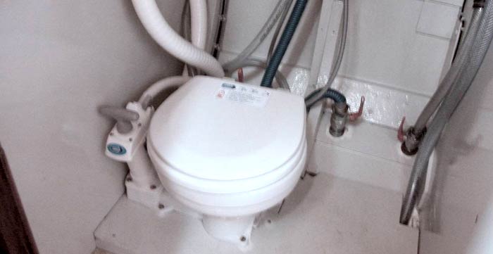 Wc come nuovo con aceto e olio bianco