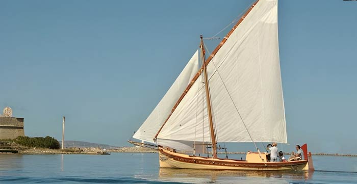 Una barca per la pesca delle sarde